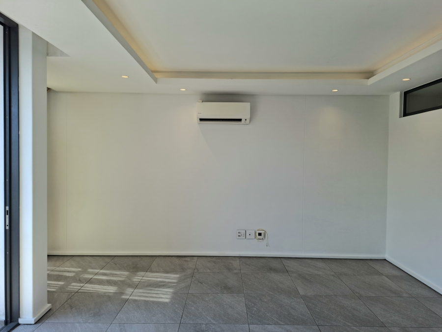 1 Bedroom Property for Sale in Woodstock Western Cape